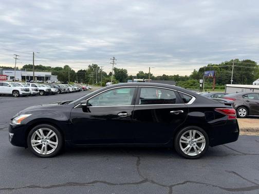 Super Black 2013 Nissan Altima 3.5 SV