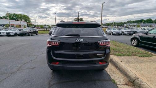 Diamond Black Crystal Pearlcoat 2018 Jeep Compass Latitude