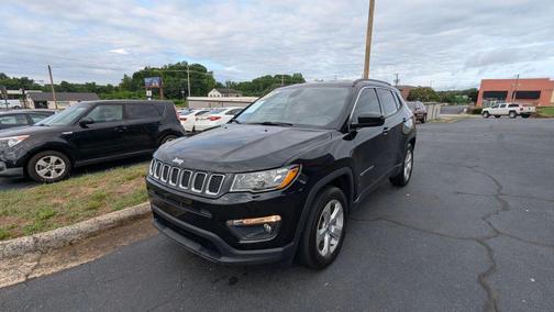 Diamond Black Crystal Pearlcoat 2018 Jeep Compass Latitude
