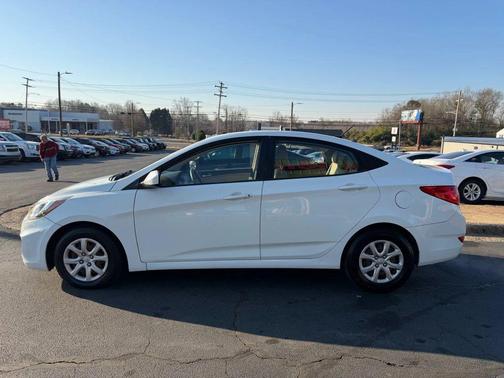 2013 Hyundai Accent SE