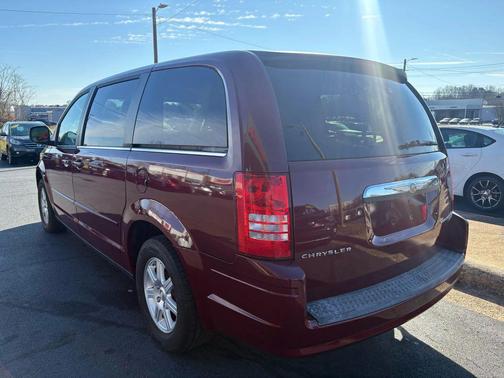 2010 Chrysler Town & Country New LX
