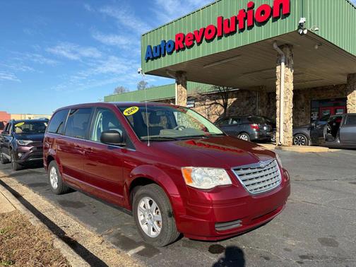 2010 Chrysler Town & Country New LX