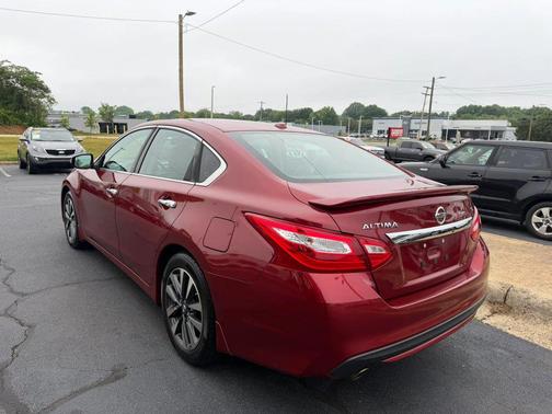 Red 2017 Nissan Altima 2.5 SL