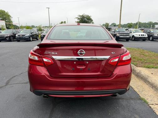 Red 2017 Nissan Altima 2.5 SL