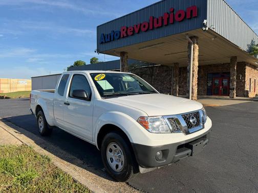 Glacier White 2015 Nissan Frontier S