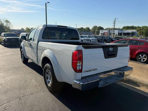 Glacier White 2015 Nissan Frontier S