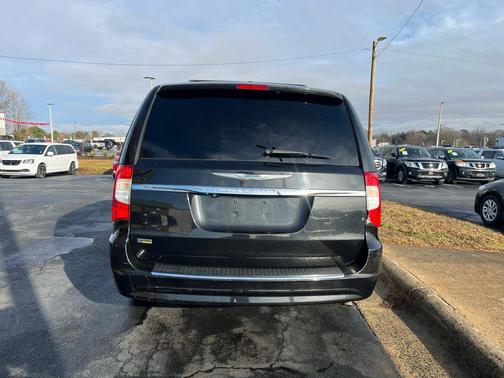2016 Chrysler Town & Country Touring