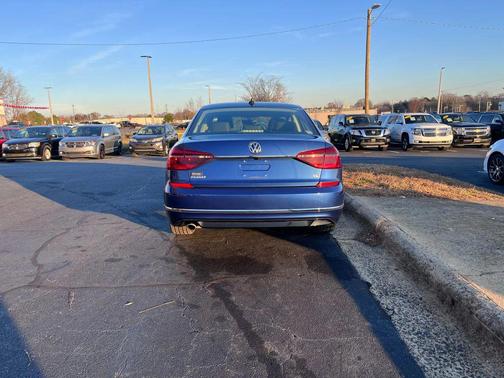 2017 Volkswagen Passat 1.8T R-Line w/Comfort