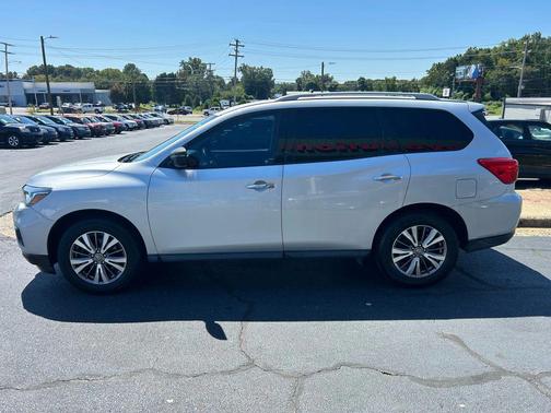 2018 Nissan Pathfinder SV