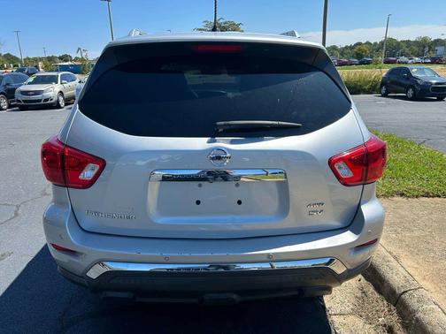 2018 Nissan Pathfinder SV