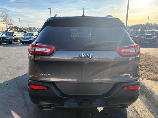 2016 Jeep Cherokee Sport