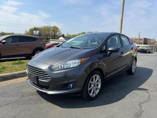 Magnetic Metallic 2019 Ford Fiesta SE