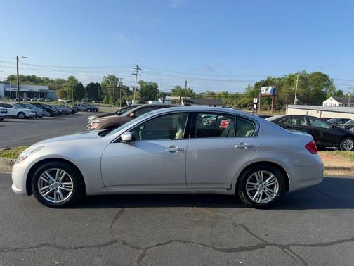 Silver 2011 INFINITI G37 G37 Journey Sedan 4D
