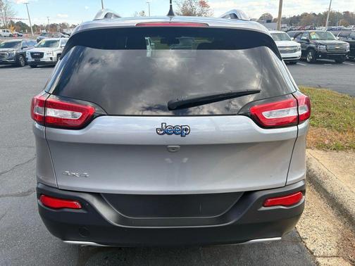 2017 Jeep Cherokee Sport