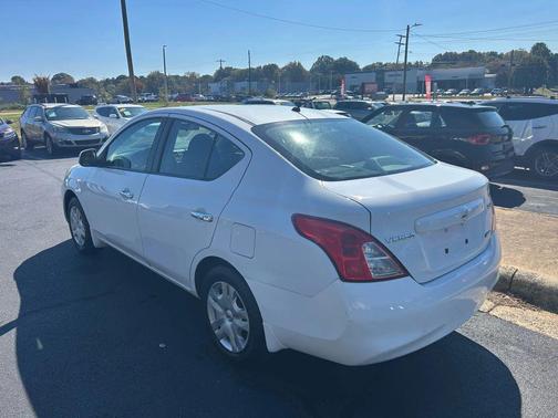 2012 Nissan Versa 1.6 S