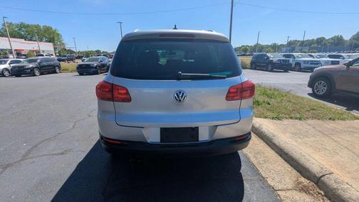 Reflex Silver Metallic 2016 Volkswagen Tiguan 2.0T SE 4MOTION