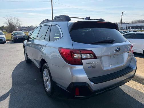 Ice Silver Metallic 2019 Subaru Outback 2.5i Premium