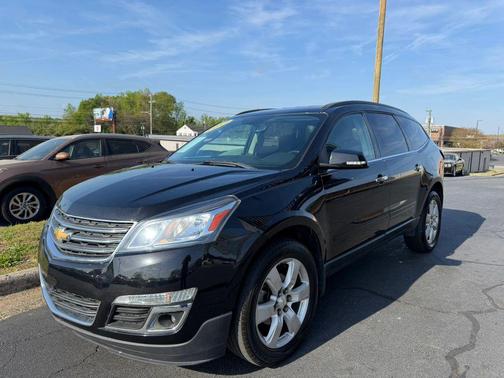 Mosaic Black Metallic 2017 Chevrolet Traverse 1LT