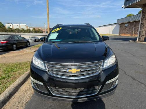 Mosaic Black Metallic 2017 Chevrolet Traverse 1LT