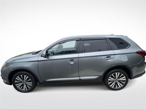 2020 Mitsubishi Outlander SE