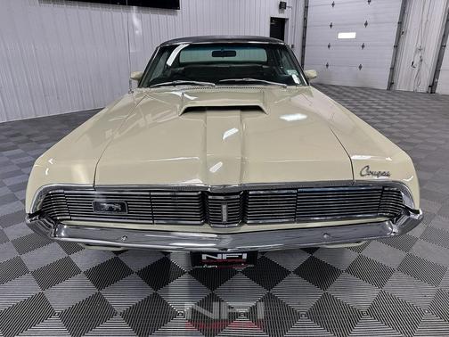 1969 Mercury Cougar XR7