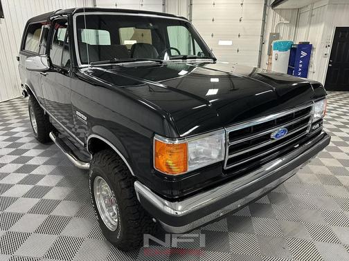 1989 Ford Bronco XLT 2D Utility 4WD