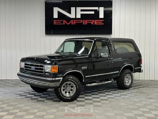 1989 Ford Bronco XLT 2D Utility 4WD