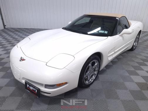 Speedway White 2001 Chevrolet Corvette Base