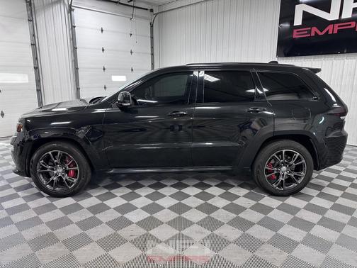 Brilliant Black Crystal Pearl 2016 Jeep Grand Cherokee SRT