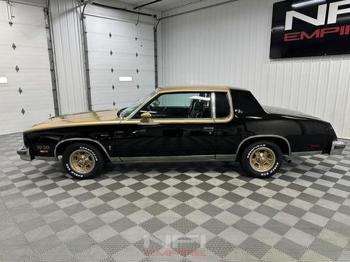 1979 Oldsmobile Cutlass Calais Hurst/Olds W-30 Special Edition