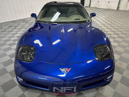 2004 Chevrolet Corvette Base