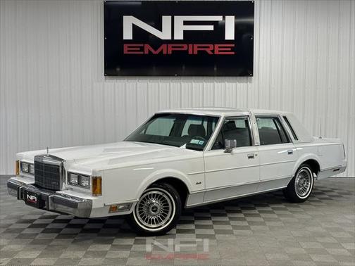 1989 Lincoln Town Car Base 4D Sedan