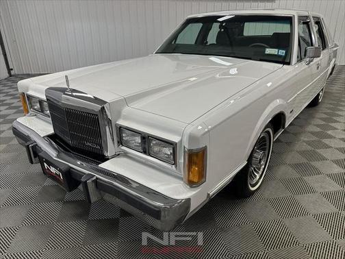 1989 Lincoln Town Car Base 4D Sedan