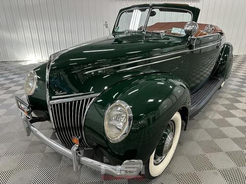 1939 Ford Deluxe Base