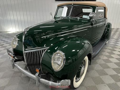 1939 Ford Deluxe Base