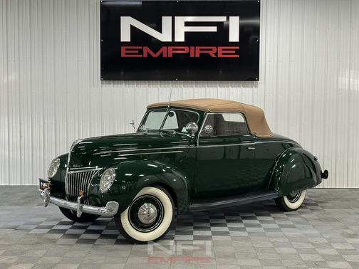 1939 Ford Deluxe Base