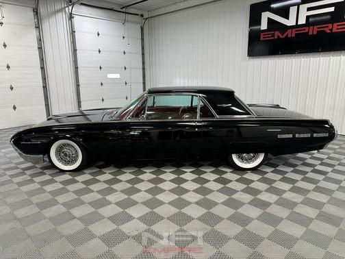 1962 Ford Thunderbird Base