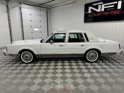 1988 Lincoln Town Car Signature