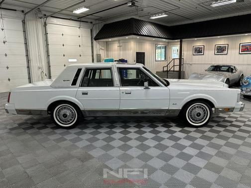 1988 Lincoln Town Car Signature