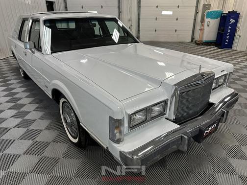 1988 Lincoln Town Car Signature