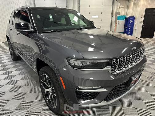 2023 Jeep Grand Cherokee Summit