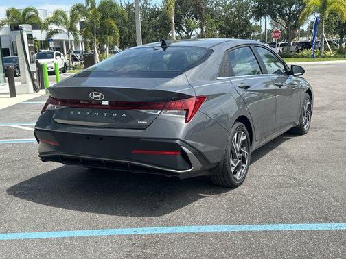 2025 Hyundai ELANTRA Limited