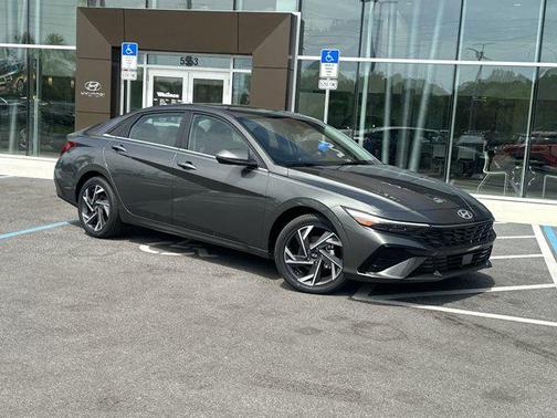 2025 Hyundai ELANTRA Limited