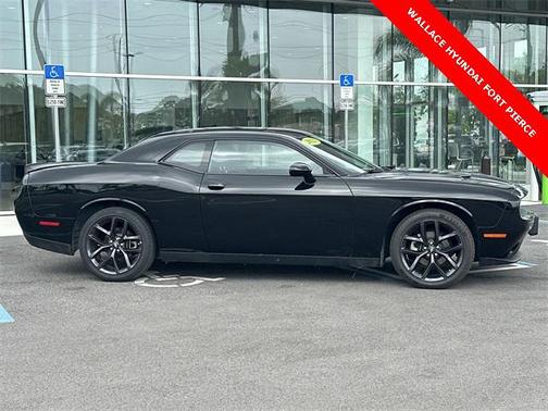 2022 Dodge Challenger SXT