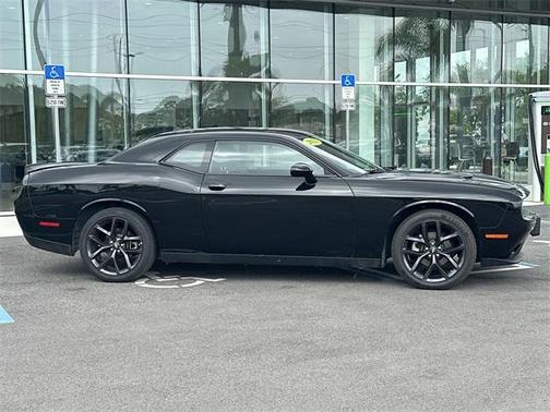 2022 Dodge Challenger SXT