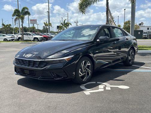2025 Hyundai ELANTRA Limited