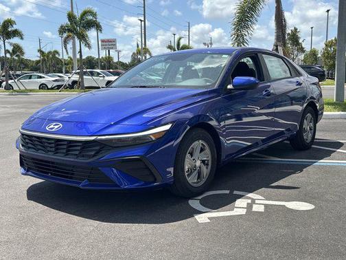 2025 Hyundai ELANTRA SE