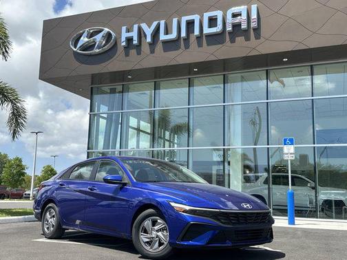 2025 Hyundai ELANTRA SE