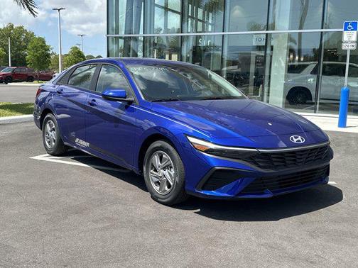 2025 Hyundai ELANTRA SE