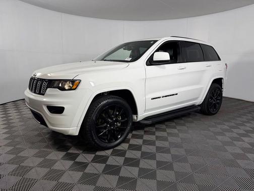 2022 Jeep Grand Cherokee Laredo